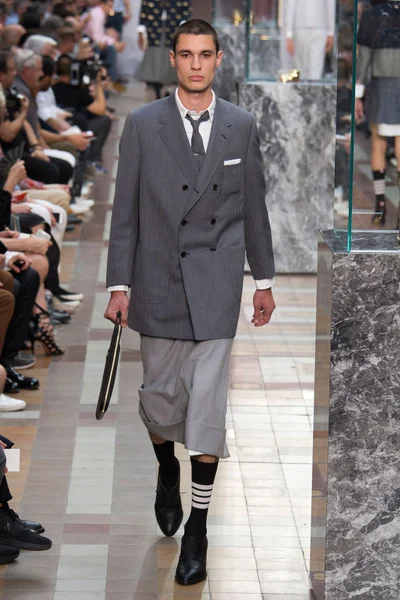 Look 32